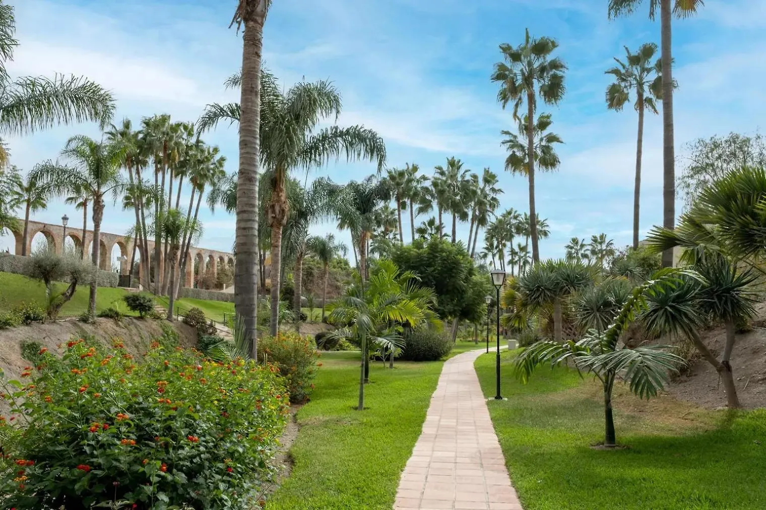 Tetuan 7 Oasis Properties Nerja 0*,  İspanya